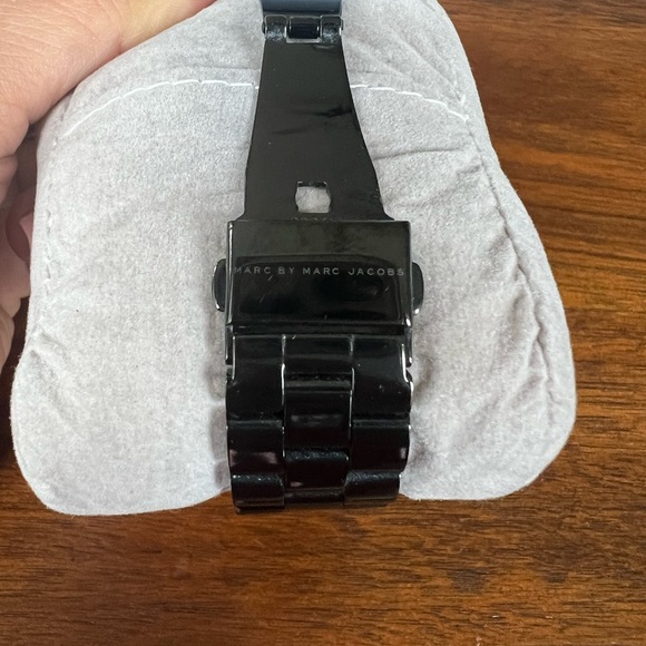 Marc by Marc Jacobs Black Dial Ion plated watch - Picture 5 of 11